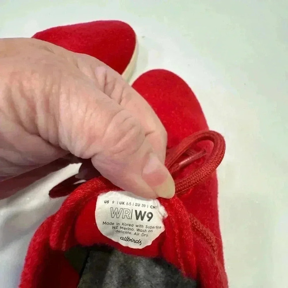 All birds women’s sneakers red lace up size 9 perfect condition! - Picture 7 of 7